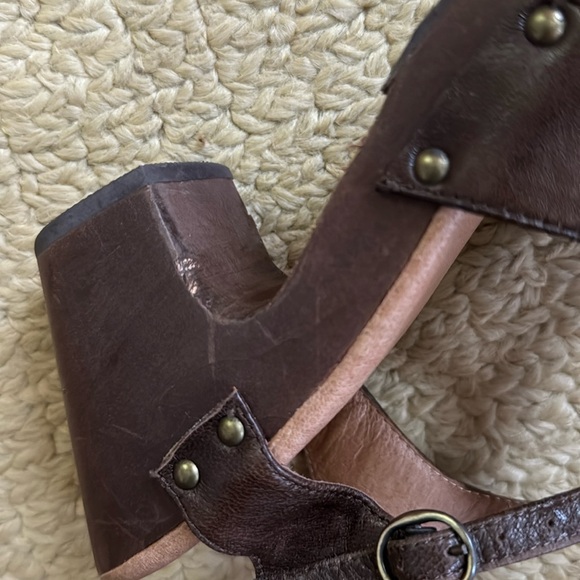 Miz Mooz Women’s Howl Leather T-strap Sandal Size 9 - Picture 6 of 10